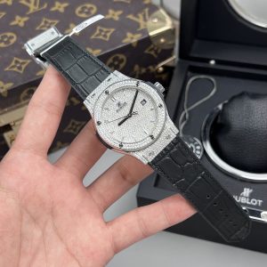 Hublot Classic Fusion Custom Full Diamonds Moissanite Replica Watches 42mm (1)