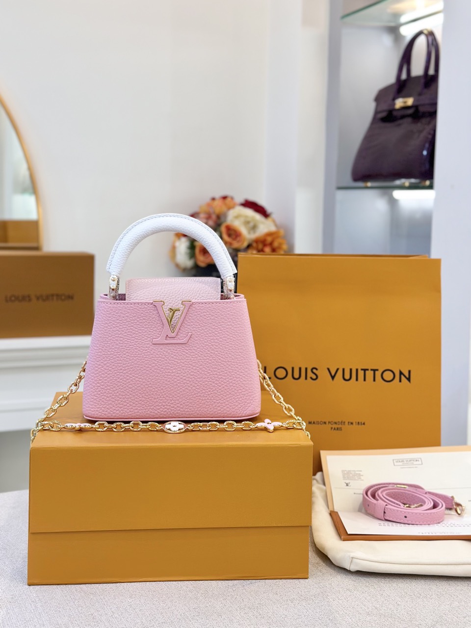 Louis Vuitton LV Capucines Replica Handbags Cow Leather Pink Size 21cm (2)