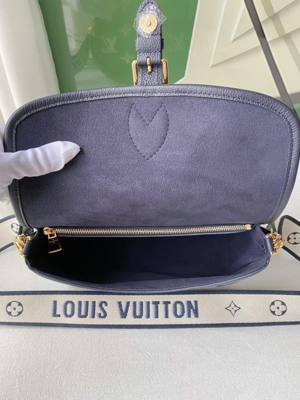 Louis Vuitton LV Diane Shoulder Bag Best Replica 23x16x8 (2)