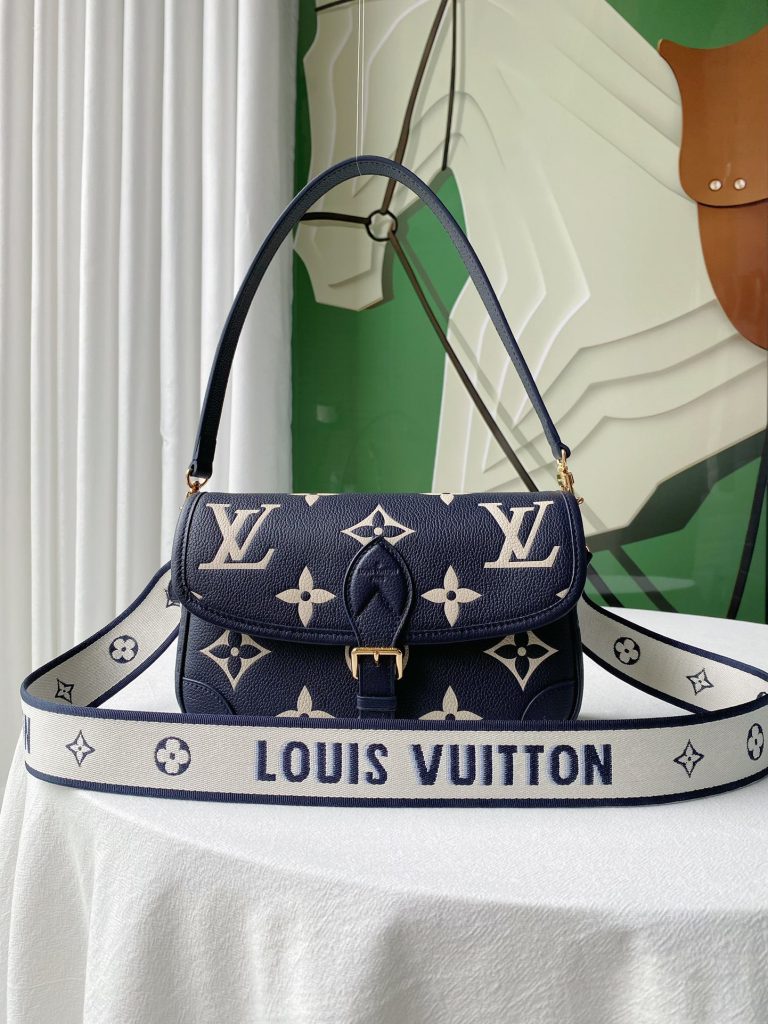 Louis Vuitton LV Diane Shoulder Bag Best Replica 23x16x8 (2)