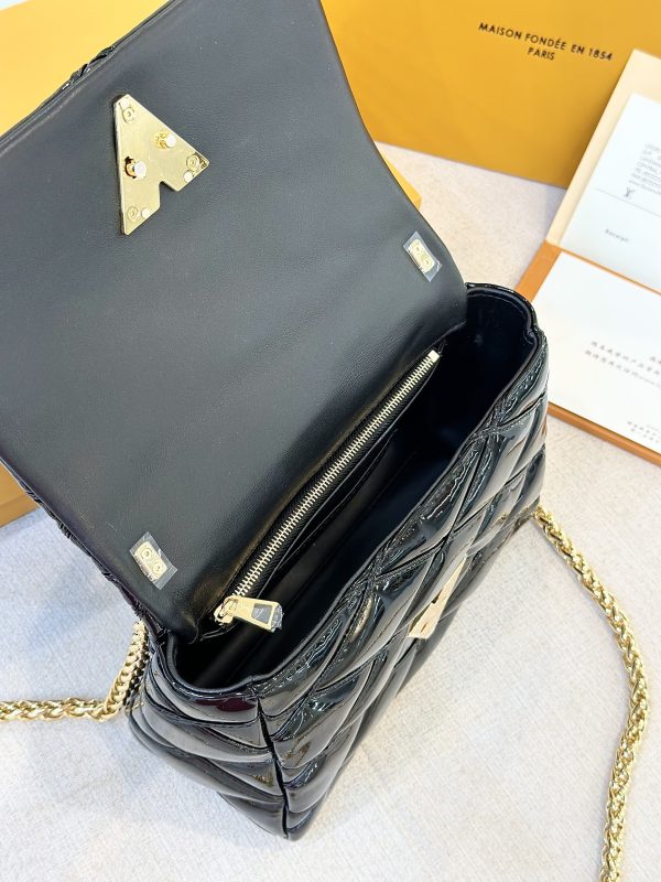 Louis Vuitton LV Twist Glossy Black Leather Replica Bags 23cm (2)