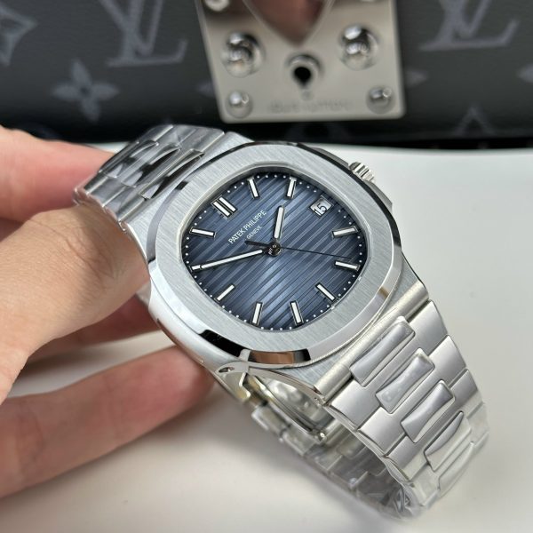 Patek Philippe Nautilus 5811 Replica Watches Blue Dial Metal Wire 3K Factory