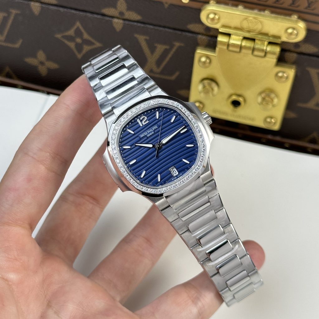 Patek Philippe Nautilus 7118 Blue Dial Best Replica 3K Factory (5)