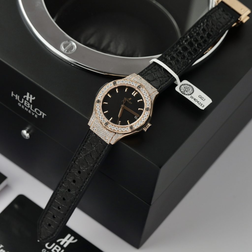 Hublot Classic Fusion King Gold Black Customs Full Moissanite Diamonds HBF 33mm (6)