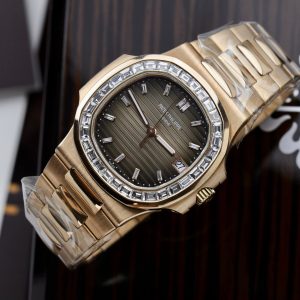 Patek Philippe Nautilus 5723 Customs Real Gold 18K & Natural Diamonds 40mm (8)