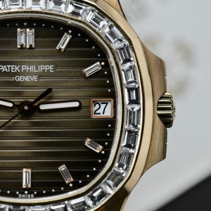 Patek Philippe Nautilus 5723 Customs Real Gold 18K & Natural Diamonds 40mm (8)