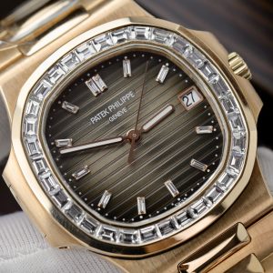 Patek Philippe Nautilus 5723 Customs Real Gold 18K & Natural Diamonds 40mm (8)