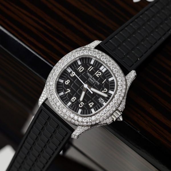 Patek Philippe Aquanaut 5067 Black Customs Full Moissanite Diamonds (6)