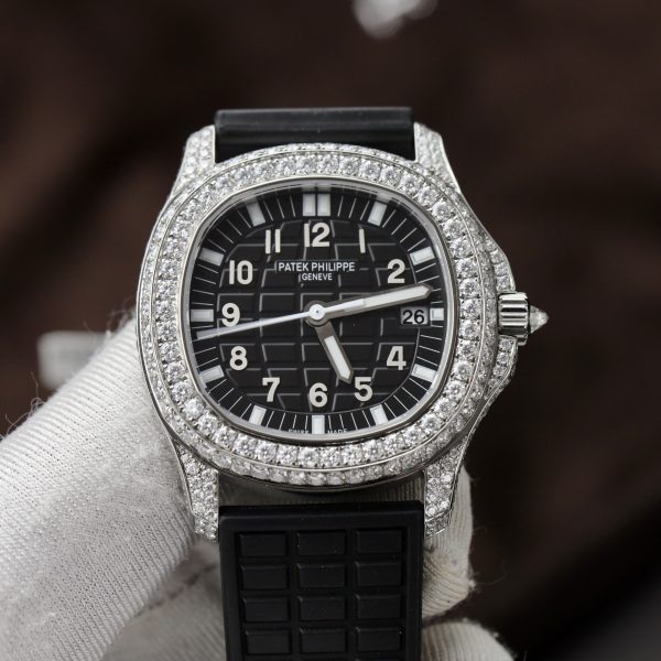 Patek Philippe Aquanaut 5067 Black Customs Full Moissanite Diamonds (6)