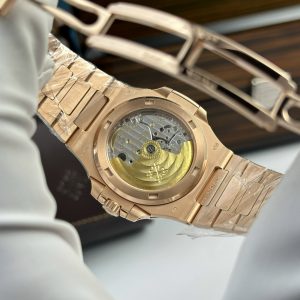 Patek Philippe Nautilus 5711 Refined Version Gold Wrapped Best Replica Watch 40mm (1)