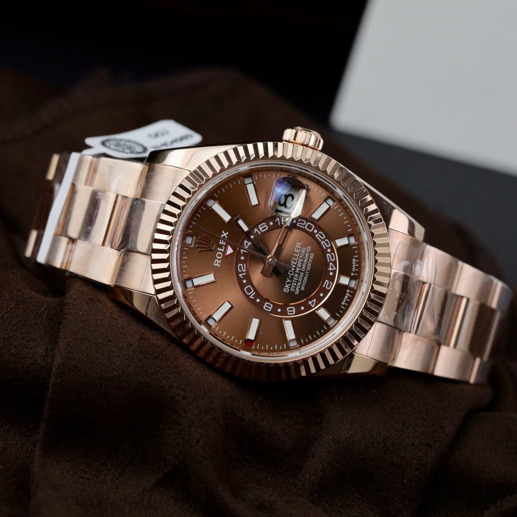 Đồng Hồ Rolex Sky-Dweller Bọc Vàng 18K Mặt Chocolate Chế Tác 1:1 phiên bản chế tác Hong Kong có sẵn tại DWatch Luxury.