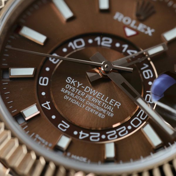 Đồng Hồ Rolex Sky-Dweller Bọc Vàng 18K Mặt Chocolate Chế Tác 1:1 phiên bản chế tác Hong Kong có sẵn tại DWatch Luxury.