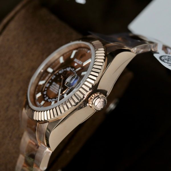 Đồng Hồ Rolex Sky-Dweller Bọc Vàng 18K Mặt Chocolate Chế Tác 1:1 phiên bản chế tác Hong Kong có sẵn tại DWatch Luxury.