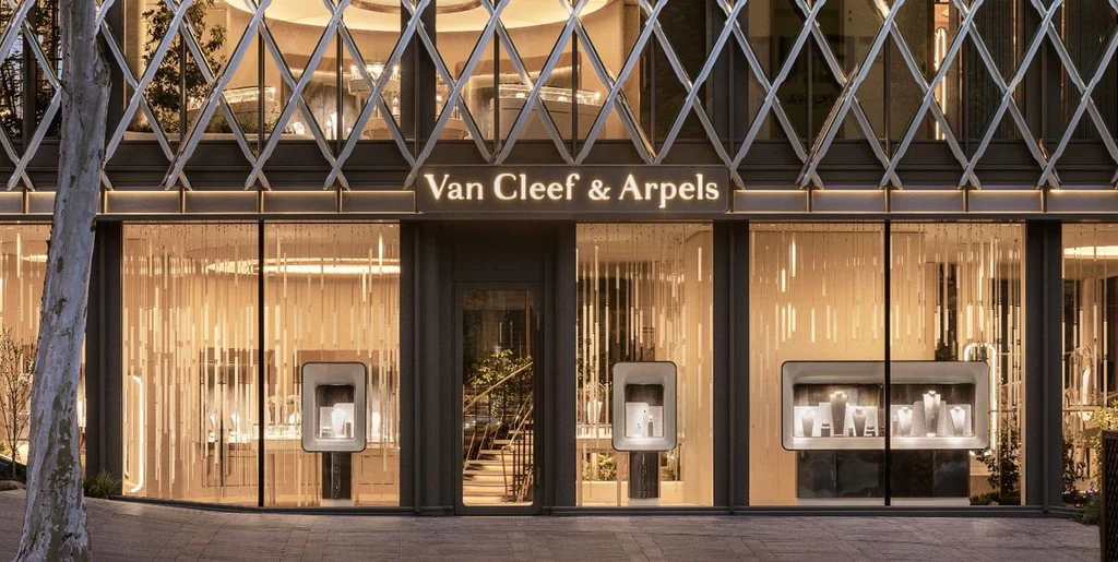 Van Cleef & Arpels Jewelry Spreading the Beauty of Nature