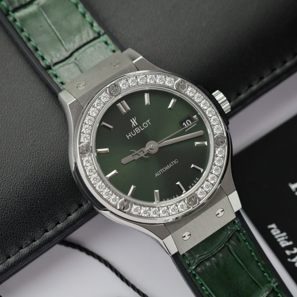 Hublot Classic Fusion Customs Bezel Moissanite Green Color 38mm (2)