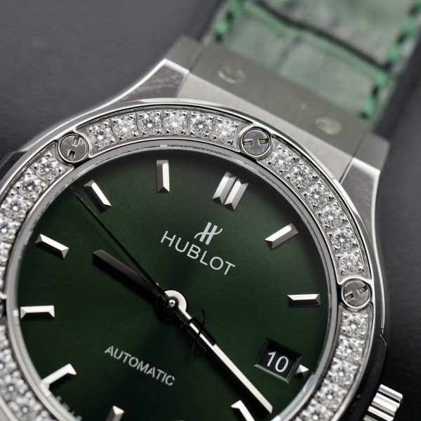 Hublot Classic Fusion Customs Bezel Moissanite Green Color 38mm (2)