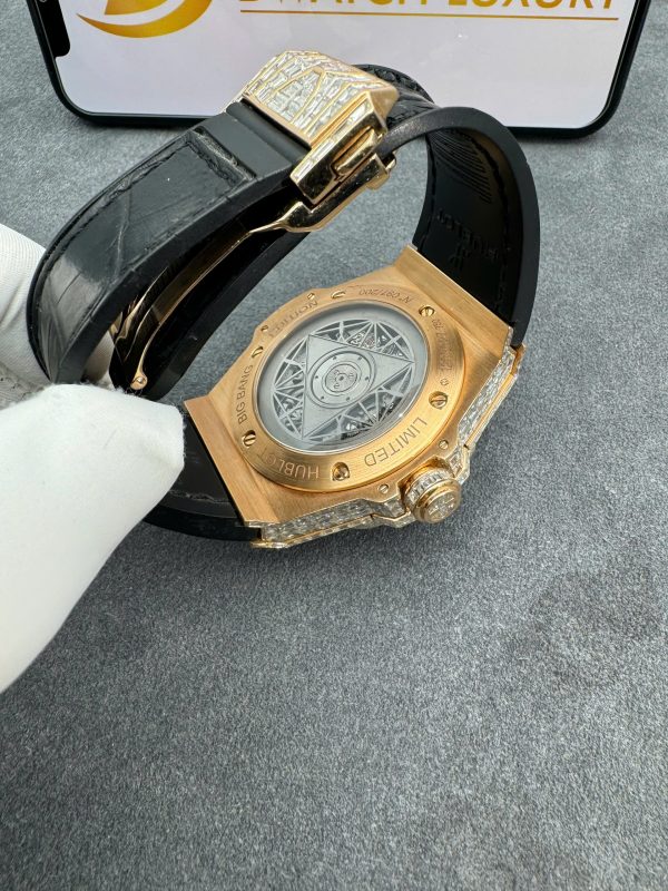 Hublot Sang Bleu Real Gold 18K Full Diamonds Baguette 45mm (3)