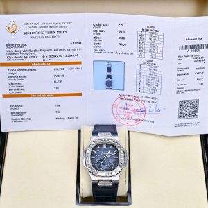 Patek Philippe Nautilus 5724G White Gold 18K Customs Naturals Diamonds 40mm (1)