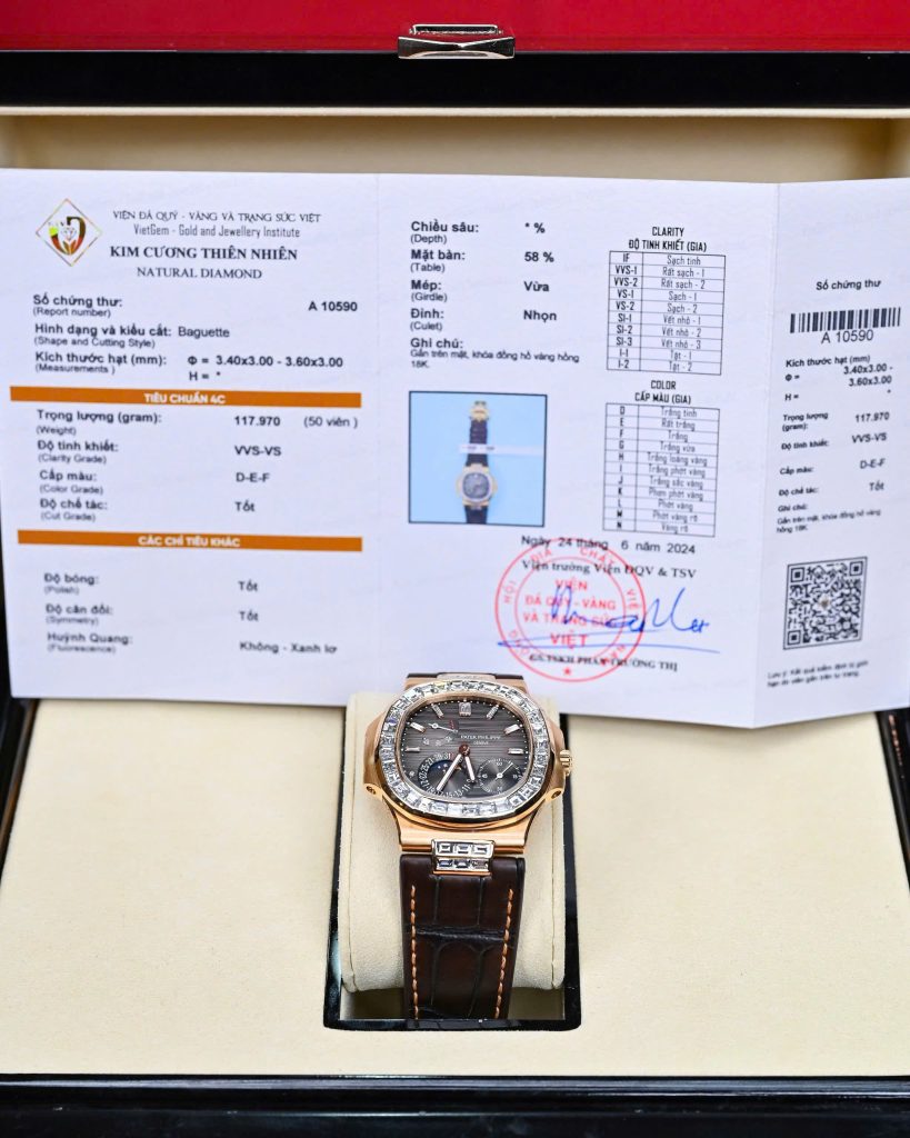 Patek Philippe Nautilus 5724R Rose Gold 18K Customs Naturals Diamonds 40mm