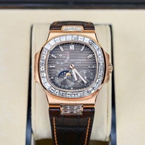 Patek Philippe Nautilus 5724R Rose Gold 18K Customs Naturals Diamonds 40mm