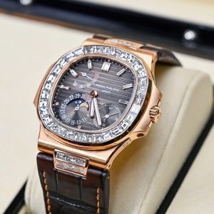 Patek Philippe Nautilus 5724R Rose Gold 18K Customs Naturals Diamonds 40mm