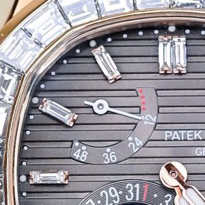 Patek Philippe Nautilus 5724R Rose Gold 18K Customs Naturals Diamonds 40mm