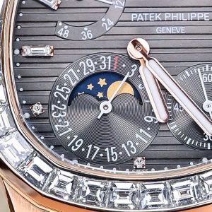 Patek Philippe Nautilus 5724R Rose Gold 18K Customs Naturals Diamonds 40mm