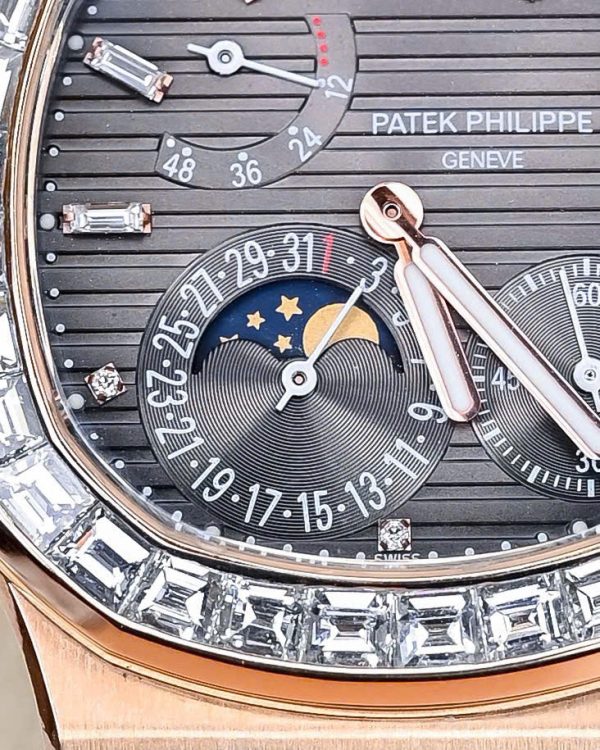 Patek Philippe Nautilus 5724R Rose Gold 18K Customs Naturals Diamonds 40mm