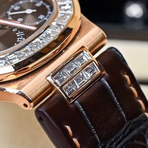 Patek Philippe Nautilus 5724R Rose Gold 18K Customs Naturals Diamonds 40mm