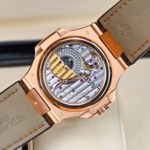 Patek Philippe Nautilus 5724R Rose Gold 18K Customs Naturals Diamonds 40mm