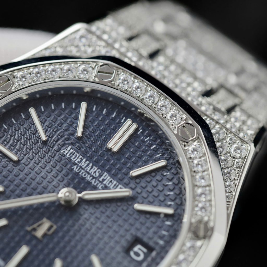 Audemars Piguet Replica Watch Royal Oak Jumbo Extra-Thin 16202 Custom Moissanite Diamonds Hong Kong 39mm (2)