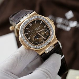 Patek Philippe Nautilus 5724 Best Replica Watch Custom Gold Wrapped Moissanite Diamonds PPF Factory 40mm (2)