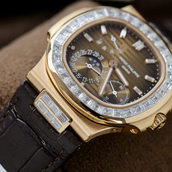 Patek Philippe Nautilus 5724 Best Replica Watch Custom Gold Wrapped Moissanite Diamonds PPF Factory 40mm (2)