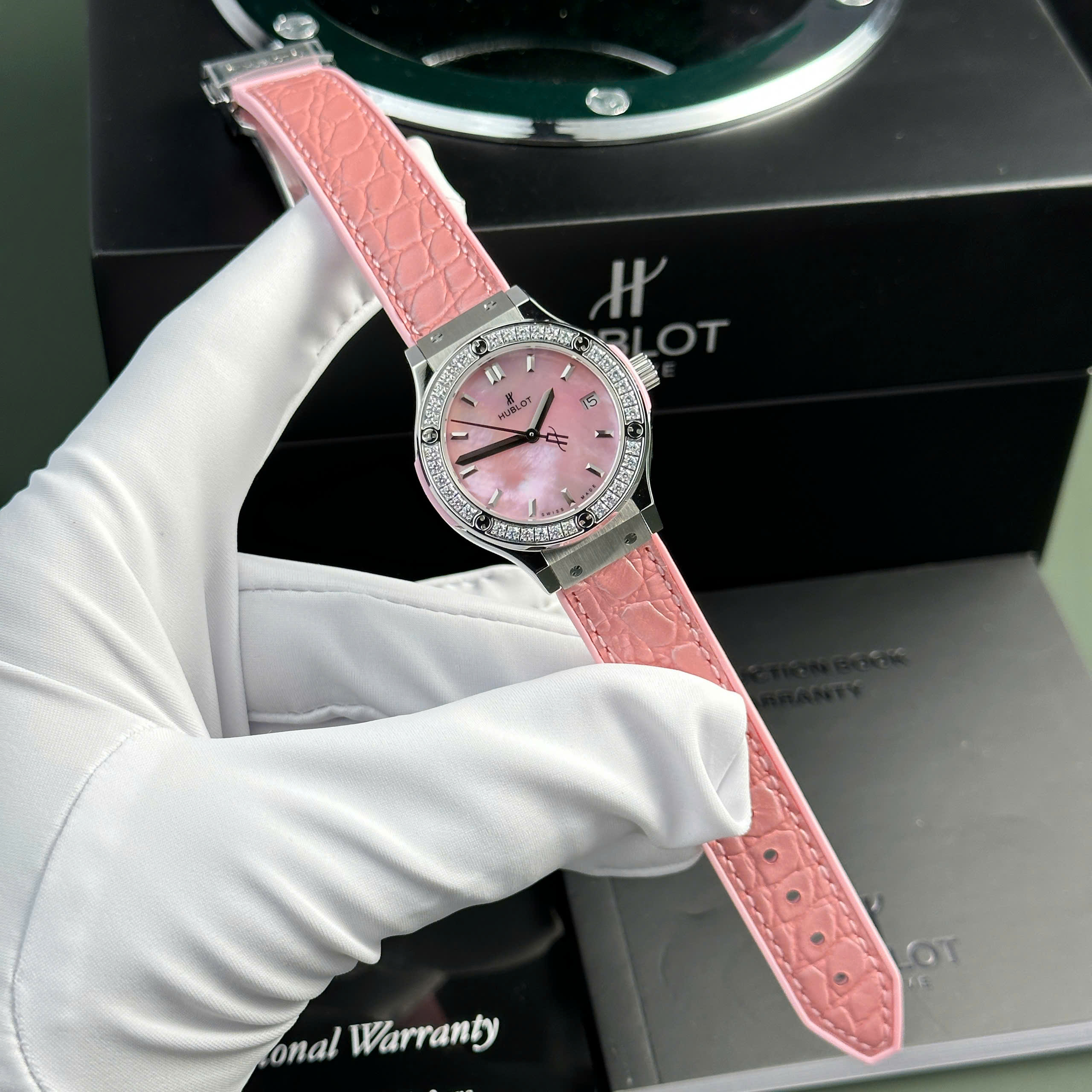 Hublot Classic Fusion Replica 11 Watch Pink Mother Of Pearl Dial 33mm (1)