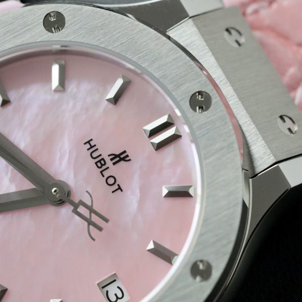 Hublot Classic Fusion Replica 11 Watch Womens Dial Mother Of Pearl Pink 33mm (2)