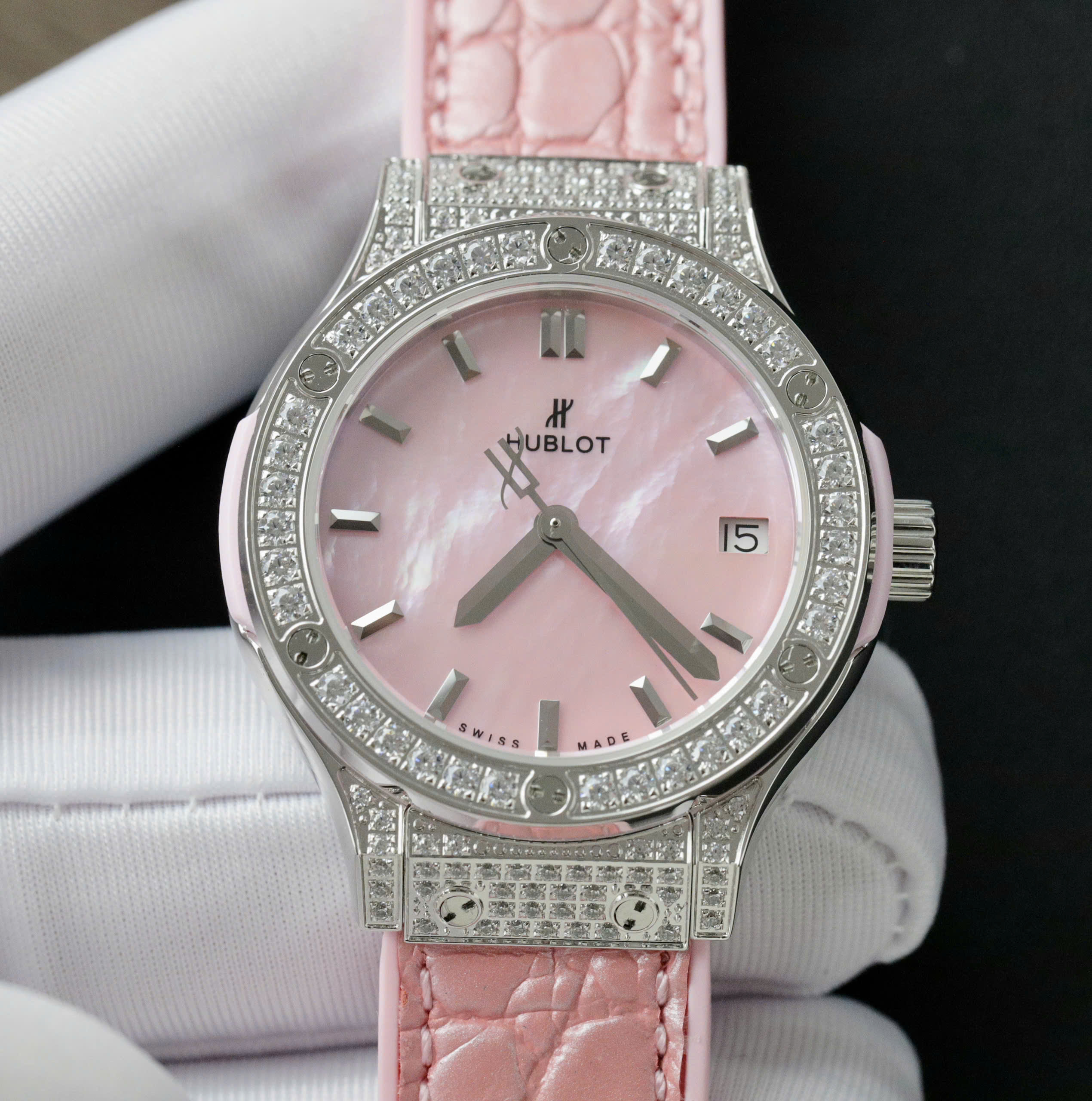 Hublot Classic Fusion Replica 11 Watches Dial Mother Of Pearl Pink 33mm (2)